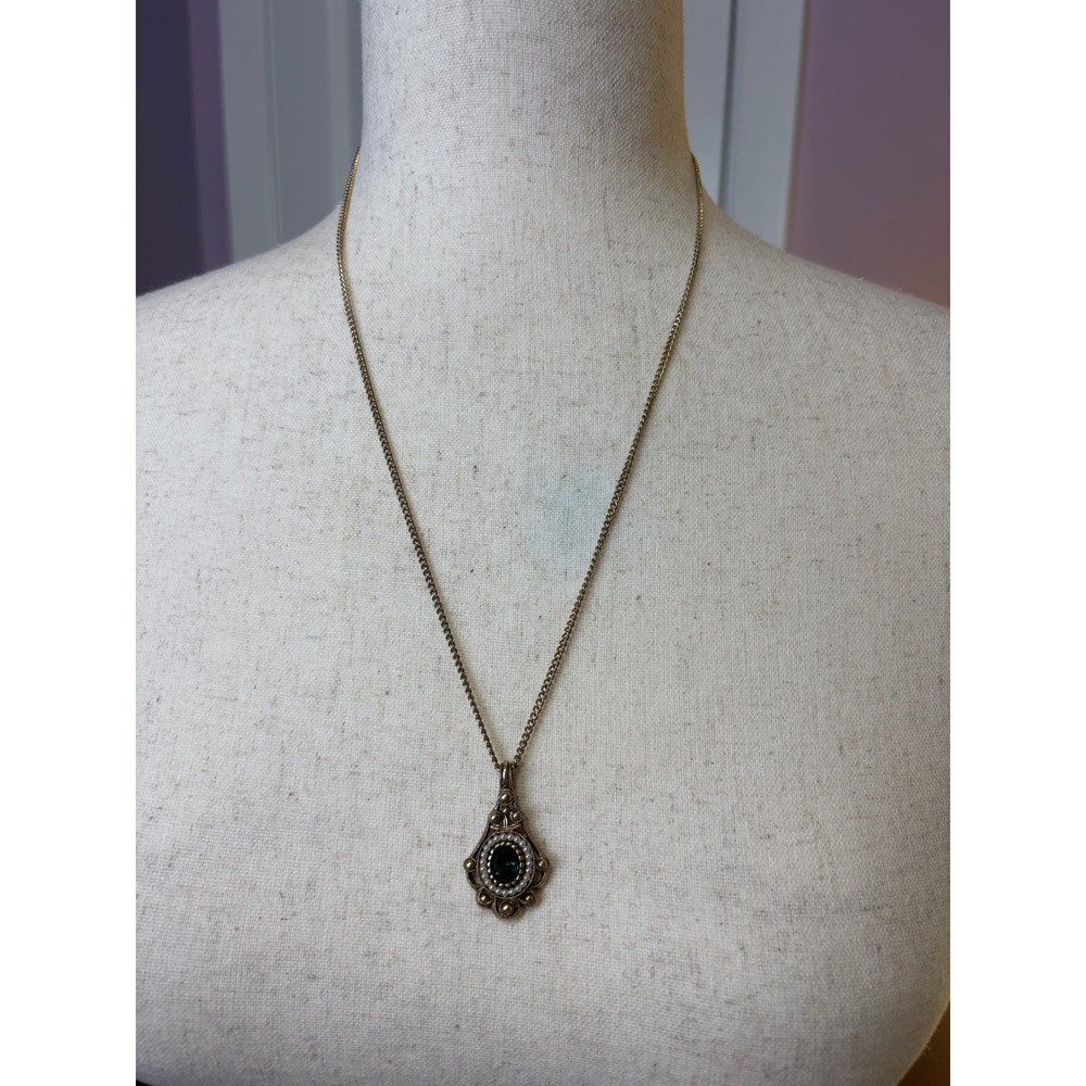 Vintage Style Gold Tone Emerald Green Faux Gemstone Seed Pearl Pendant Necklace